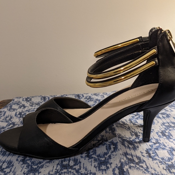 Le chateau Gold ankle strap black heels Size 7.5 - Picture 3 of 5